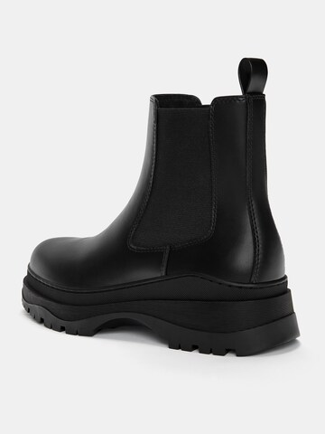 Pull&Bear Chelsea boots in Black
