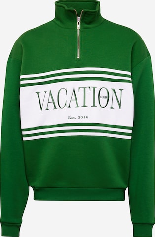 On Vacation Club Sweatshirt in Grün: predná strana