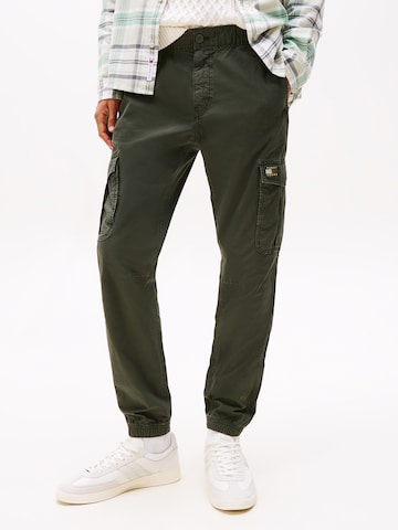 Tapered Pantaloni cargo 'SCANTON' di Tommy Jeans in verde: frontale