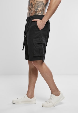 Urban Classics Loosefit Shorts in Schwarz