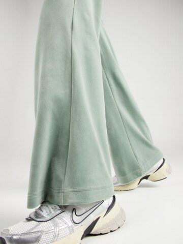 Juicy Couture Разкроени Панталон 'LAYLA' в зелено