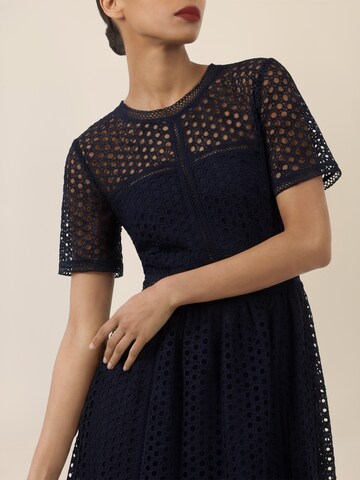 APART Kleid in Blau