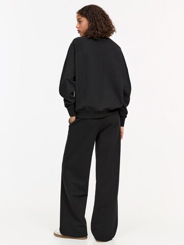 Pull&Bear Sweatshirt in Schwarz