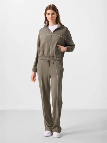 Tommy Life Sweatsuit in Green: front