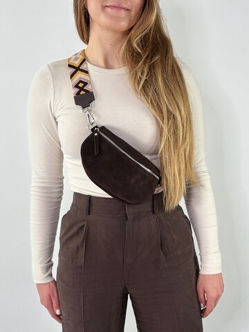 lePelou Gürteltasche 'ONDA small' in Braun