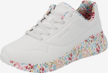 Baskets basses SKECHERS en blanc : devant