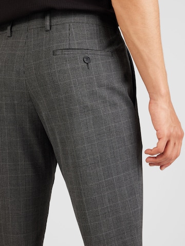 Regular Pantalon à plis s.Oliver en gris