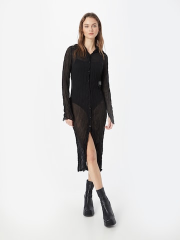 Robe-chemise 'Crinkle' WEEKDAY en noir : devant