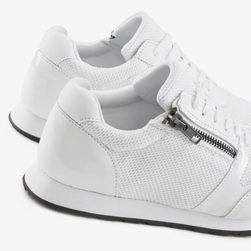 LASCANA Sneakers in White