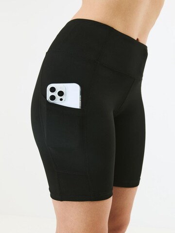 C&City Skinny Shorts in Schwarz