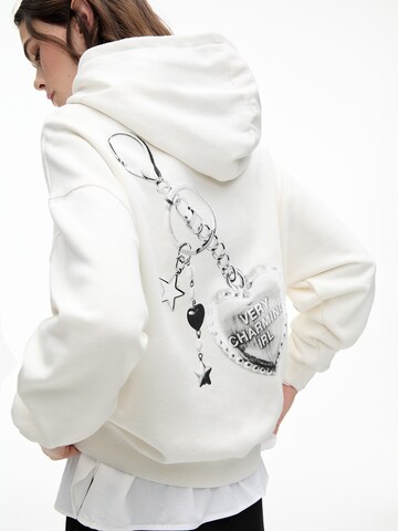 Sweat-shirt Pull&Bear en blanc : devant