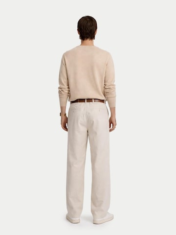 GOBI Cashmere - Jersey 'Men's Essential Cashmere V-Neck Sweater' en beige