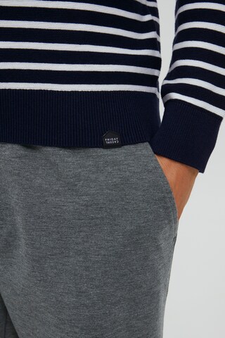 Casual Friday Pullover in Blau