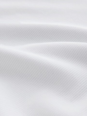 Next Top | bela barva