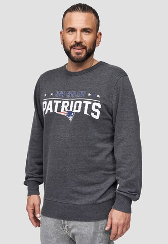 Recovered Sweatshirt 'New England Patriots' in Grijs