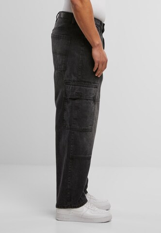 Urban Classics Loosefit Cargojeans i svart