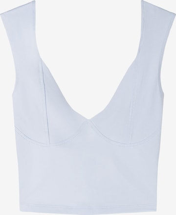 Top de la Bershka pe albastru: față