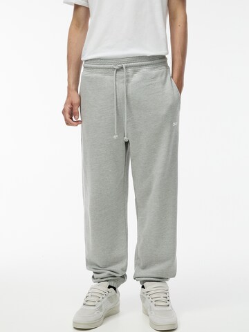 Tapered Pantaloni di Pull&Bear in grigio: frontale