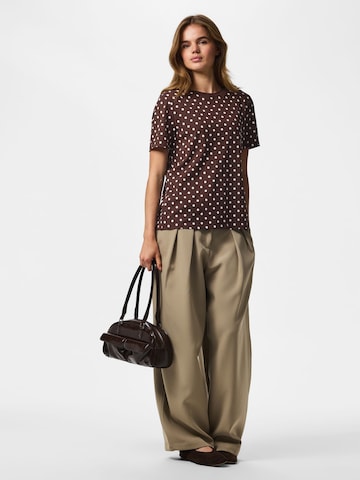 Maglietta 'PCAshley' di PIECES in marrone