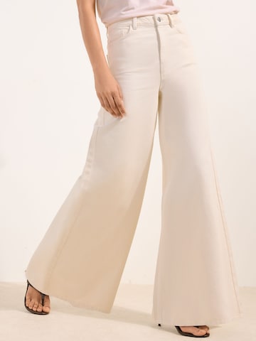 Friends Like These Wide leg Jeans in Beige: voorkant
