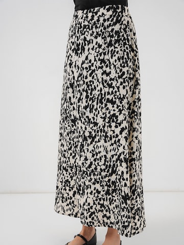 Bigdart Skirt in Black