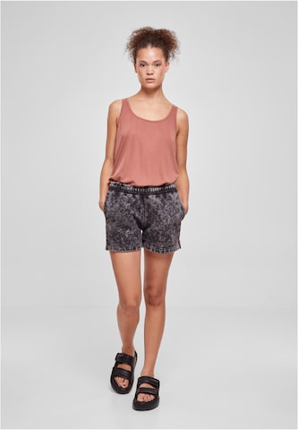 Urban Classics Regular Shorts in Schwarz