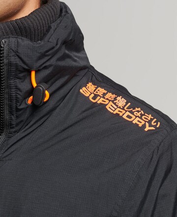 Superdry Jacke in Schwarz