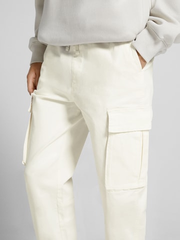 Regular Pantalon cargo Bershka en blanc