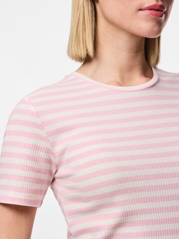 Maglietta 'PCRuka' di PIECES in rosa