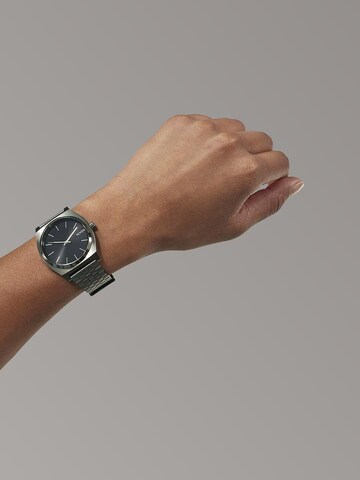 juoda Nixon Analoginis (įprasto dizaino) laikrodis 'Time Teller'