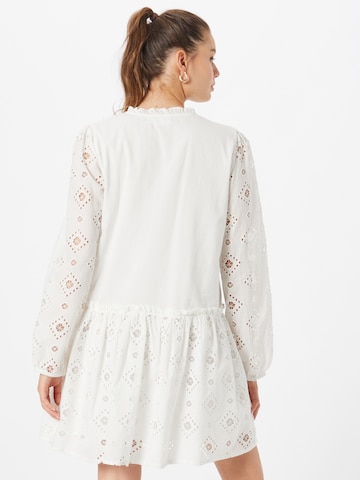 Rochie tip bluză 'Lini' de la VILA pe alb