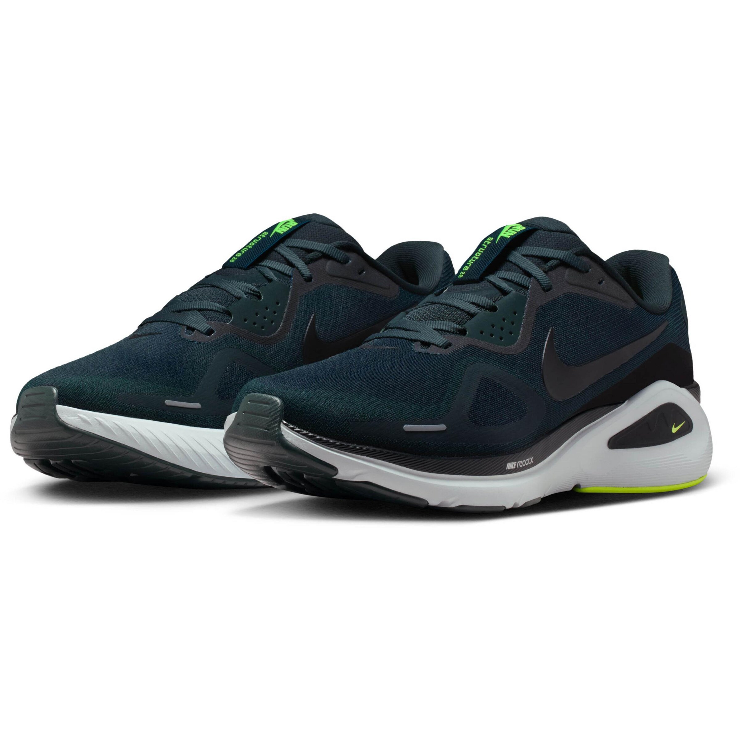 NIKE Laufschuhe 'STRUCTURE 26' in Schwarz