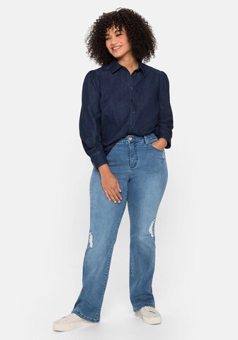 SHEEGO Bootcut Jeans i blå