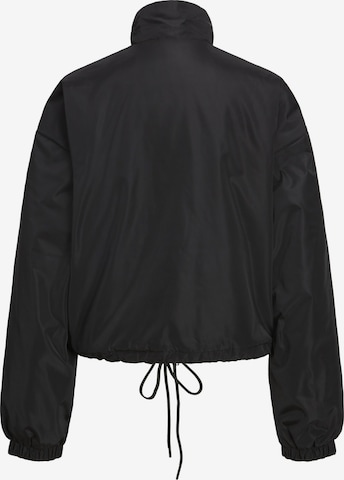 Veste mi-saison 'Mandy' JJXX en noir