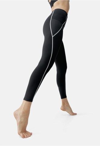 Born Living Yoga Skinny Sporthose 'Luna' in Schwarz