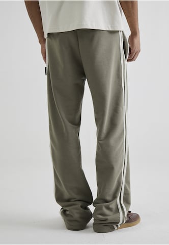 regular Pantaloni di Prohibited in verde