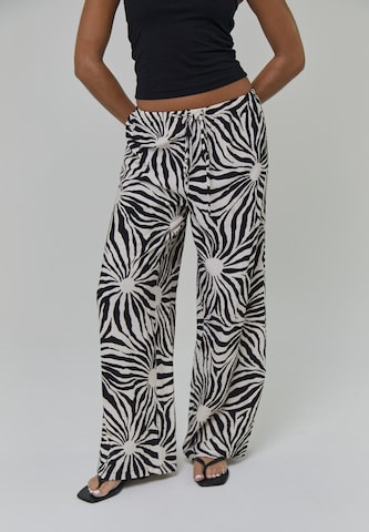 South Beach Wide leg Pants in Black: front