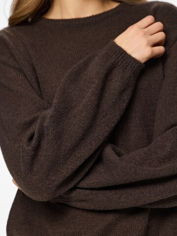 PIECES - Jersey 'PCIda' en marrón