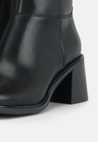 VAGABOND SHOEMAKERS - Botim 'VEGA' em preto