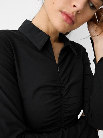 Bershka Blouse in Zwart