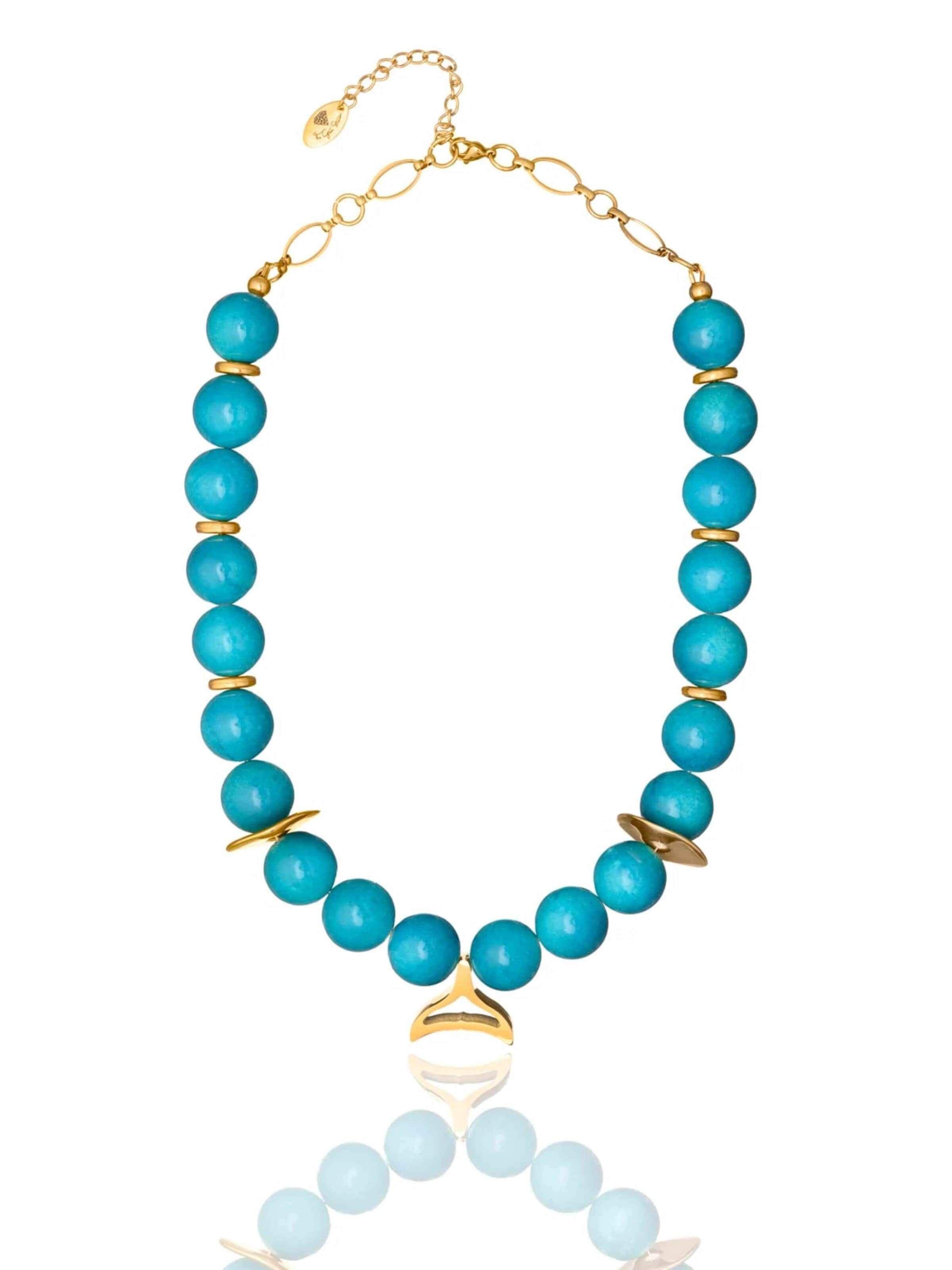 THE GEM STORIES JEWELRY Halsband 'Dynamic Vivid Blue Agate Necklace' i blå: framsida