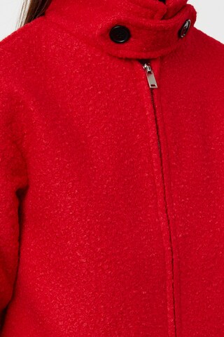 Trendyol Jacke in Rot