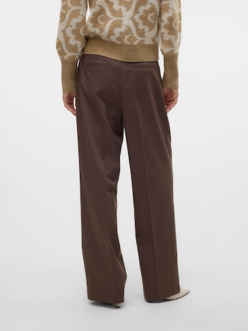 Wide Leg Pantalon à pince 'VMNILA' VERO MODA en marron