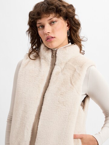 Marie Lund Weste in Beige
