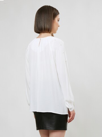 Influencer Blus i vit