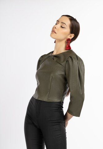 Camicia da donna di faina in verde: frontale