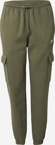 Nike SportswearTapered Cargo hlače 'Club' - zelena boja: prednji dio