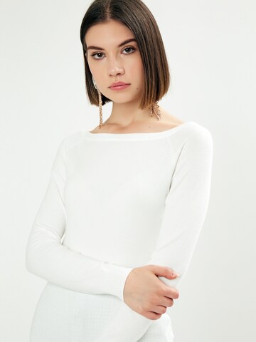 Influencer Sweter w kolorze biały