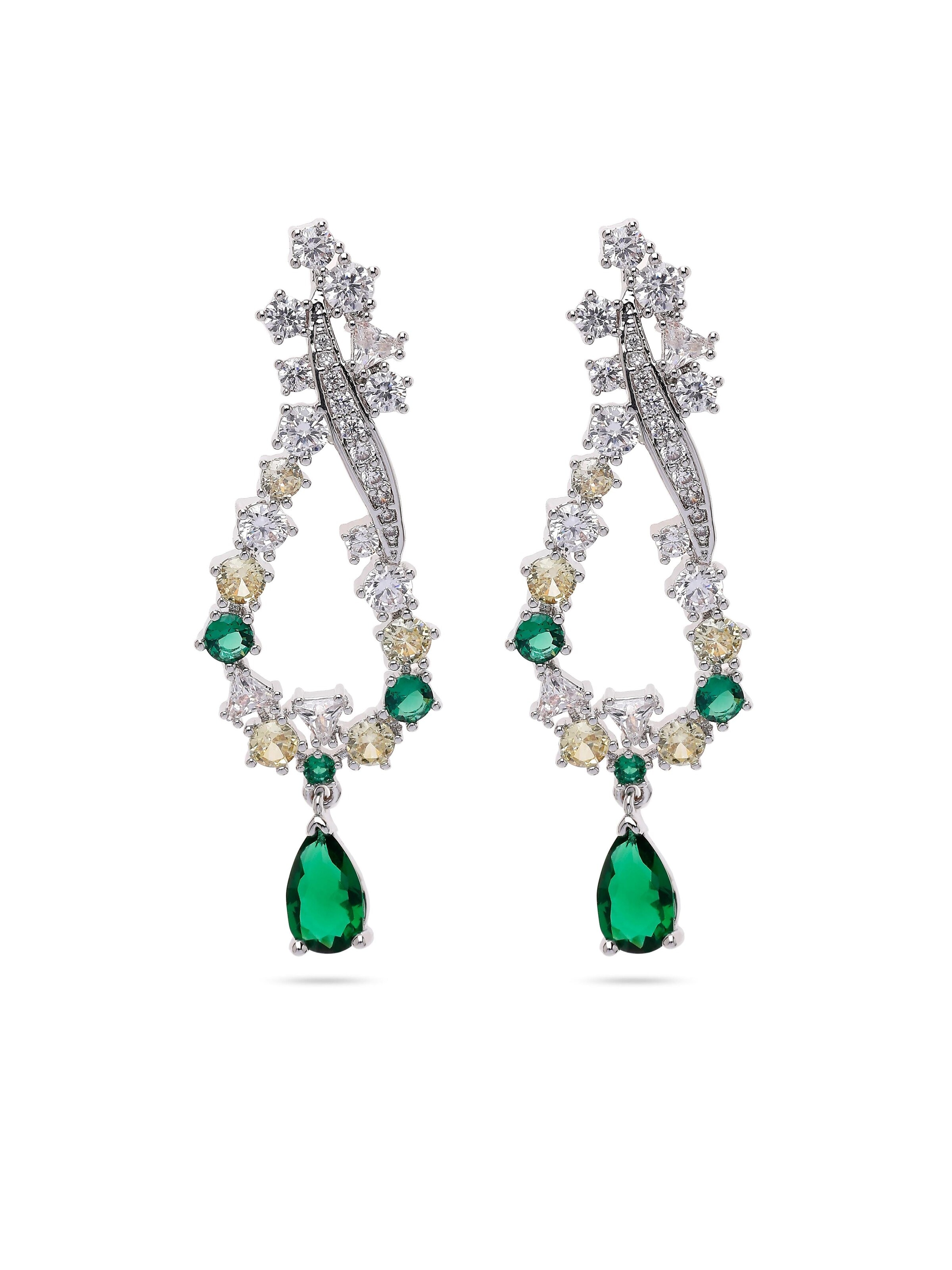 AVANT-GARDE PARIS Boucles d'oreilles 'Klarata' en One Size en mélange de couleurs, Vue avec produit