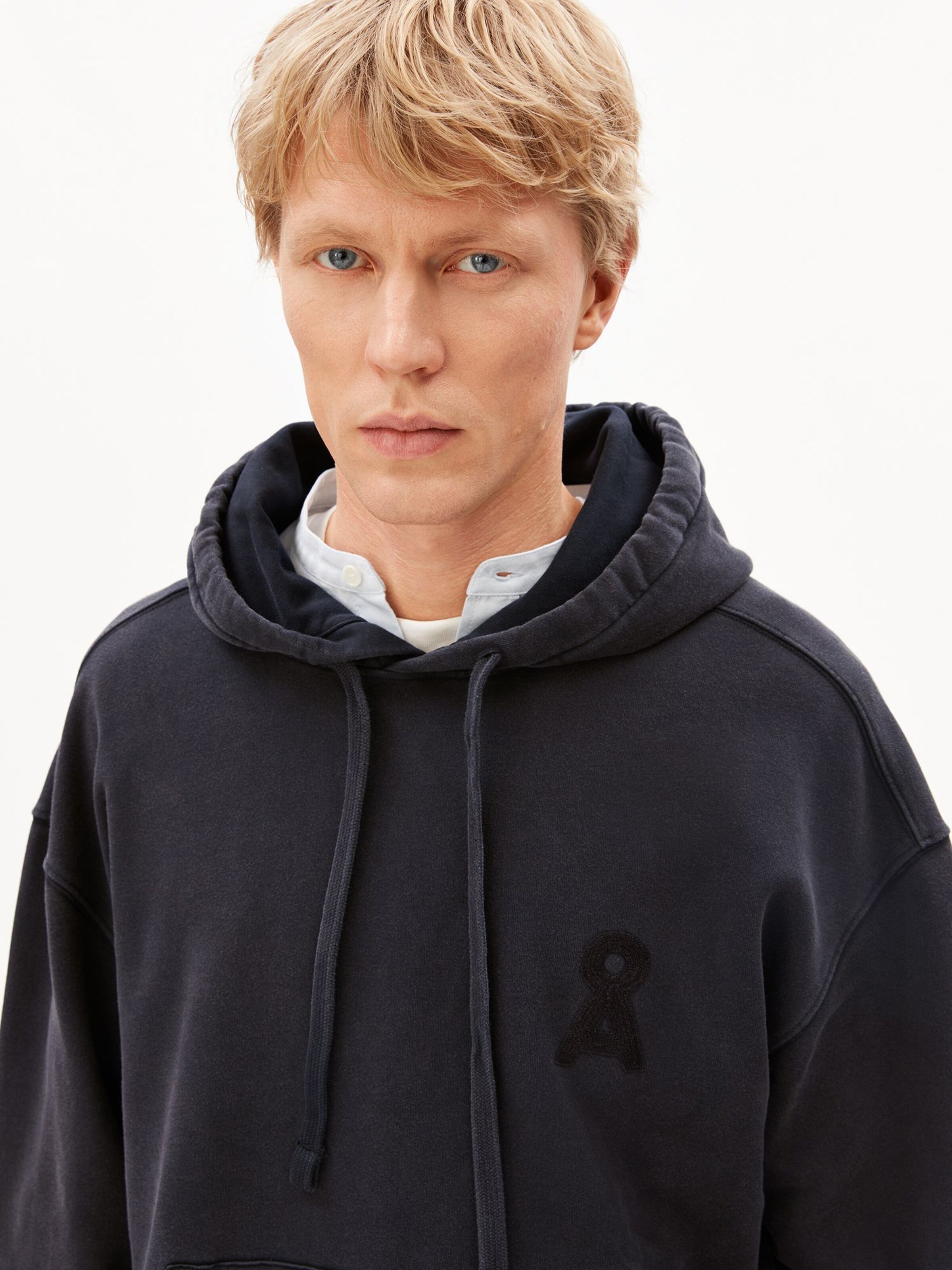 Sweat-shirt ARMEDANGELS en noir : devant